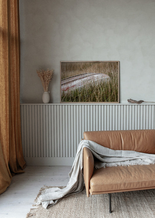 Orø plakat - Forladt båd på kysten | Foto Factory