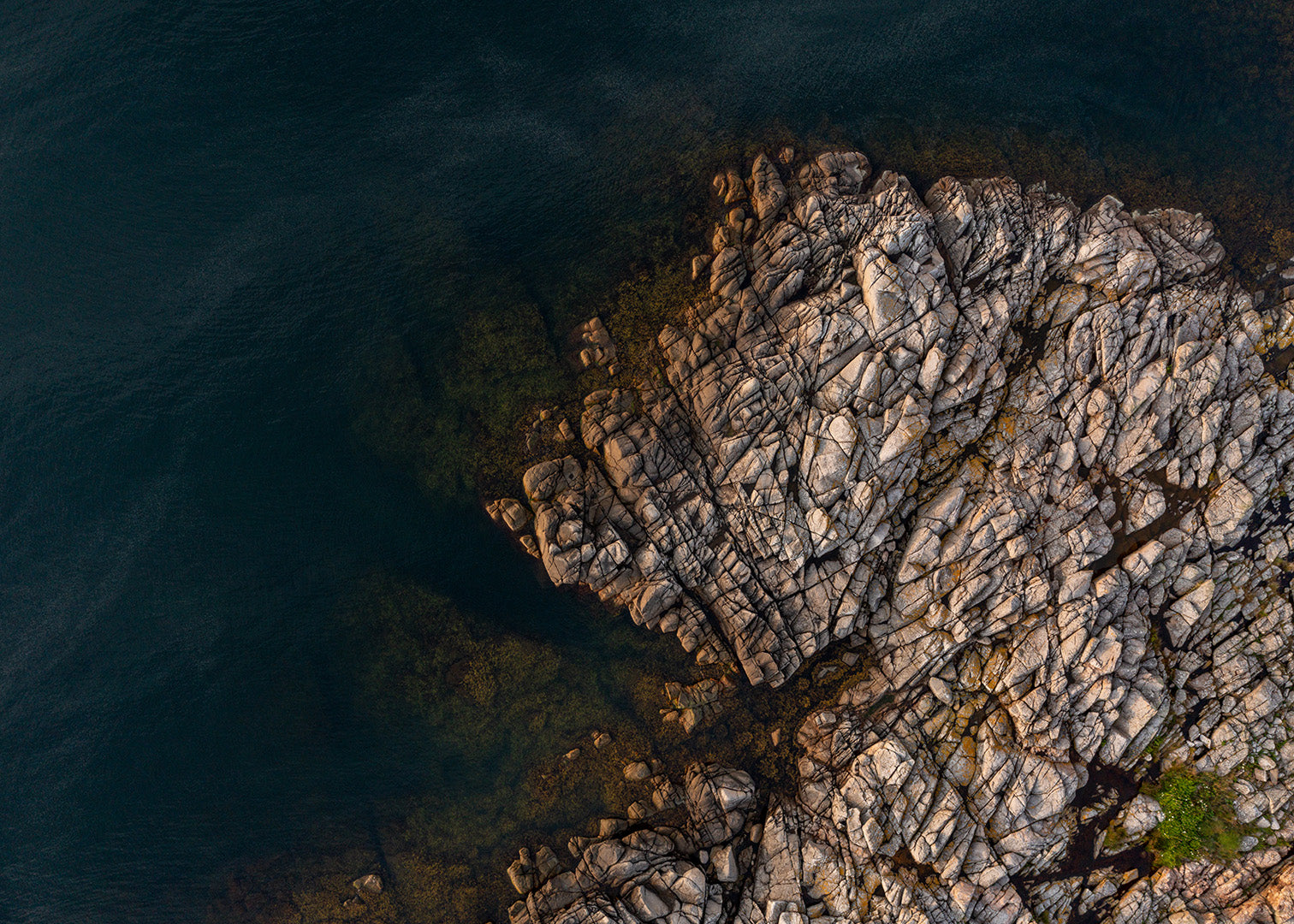 Plakatmotiv Bornholms klipper ved solopgang – smukke øer i Danmark