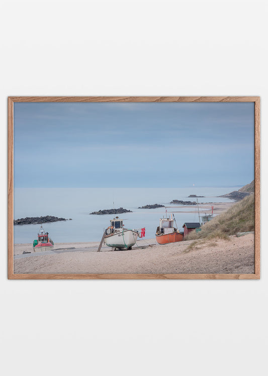 Lønstrup plakat med både i blå time