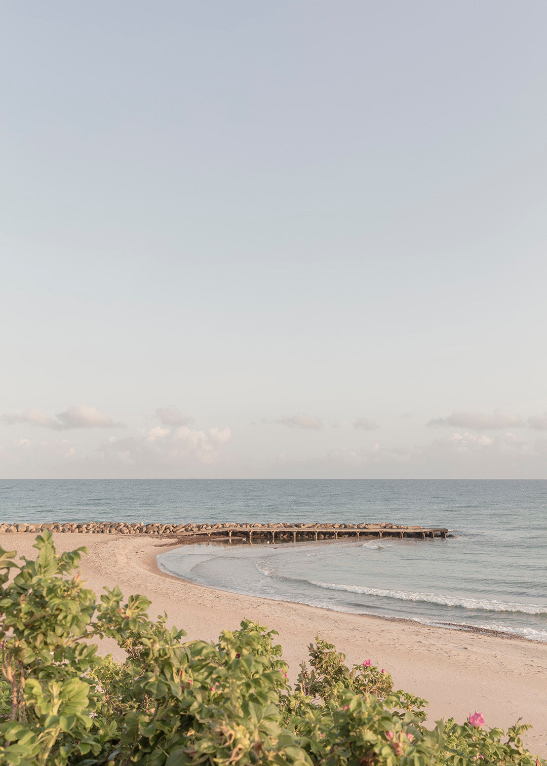 Tisvildeleje plakat – Mole og strand i morgenlys | Foto Factory