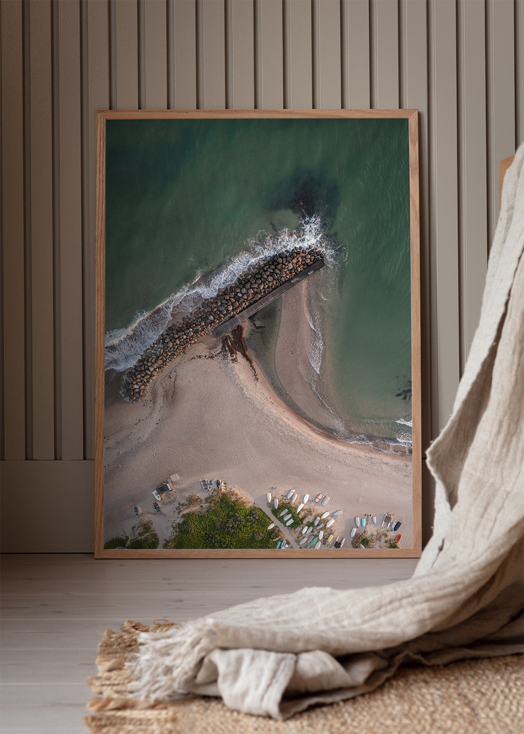 Tisvildeleje mole plakat – Dronefoto af strand og hav