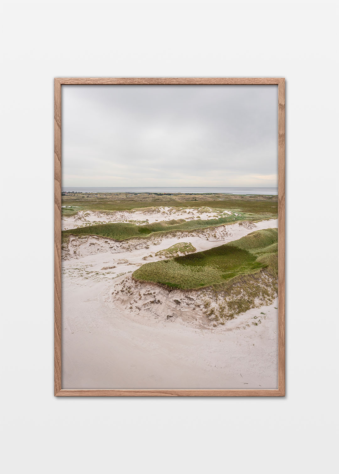 Naturplakat med klitlandskab og lyse sandklitter ved Hvide Sande