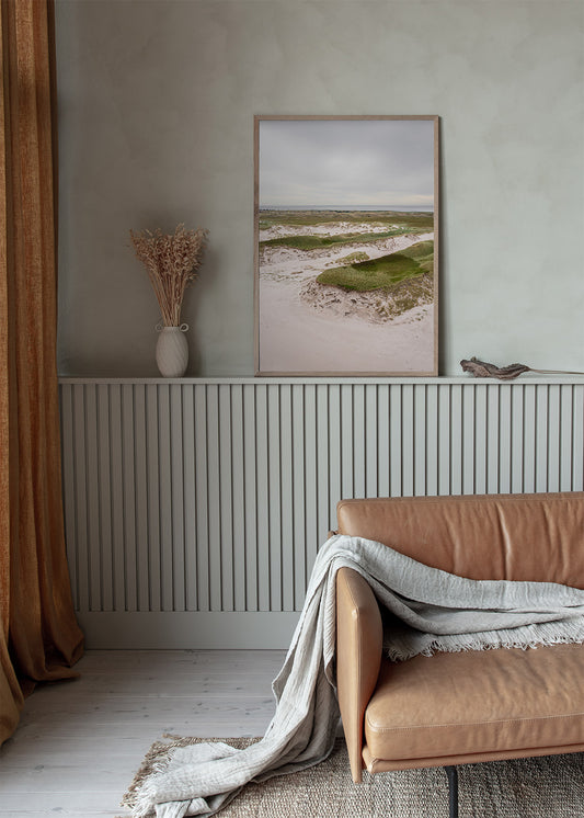Naturplakat med klitlandskab og lyse sandklitter ved Hvide Sande