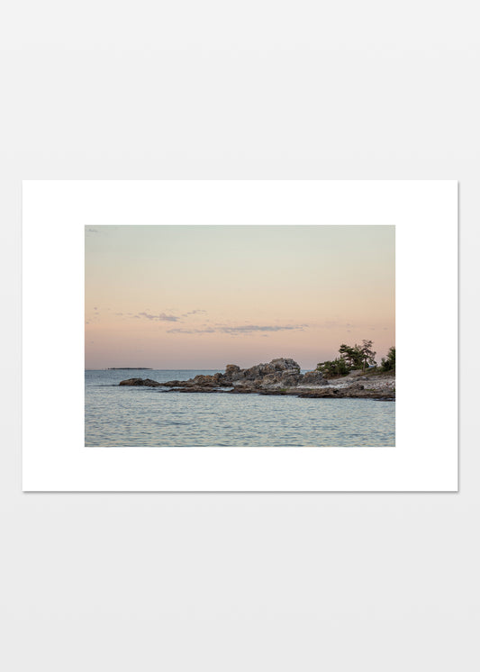 Landskabsplakat af Folhammar Raukområde i varmt aftenlys, Gotland.